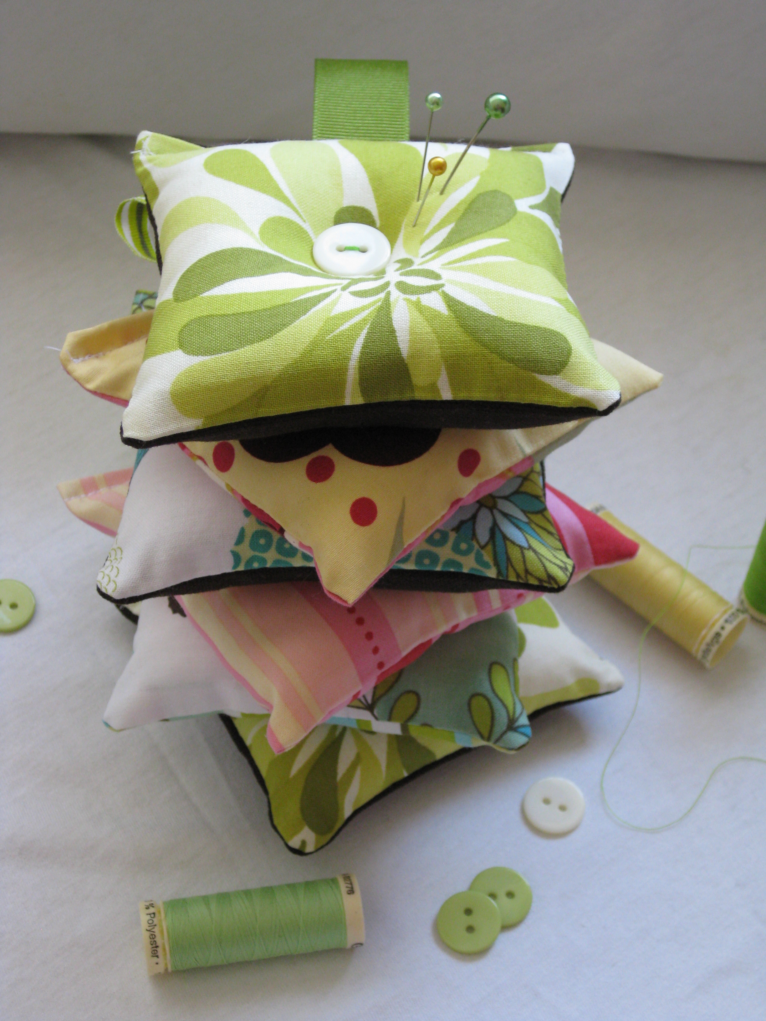 Fabric Scrap Pin Cushions – Sewing Projects