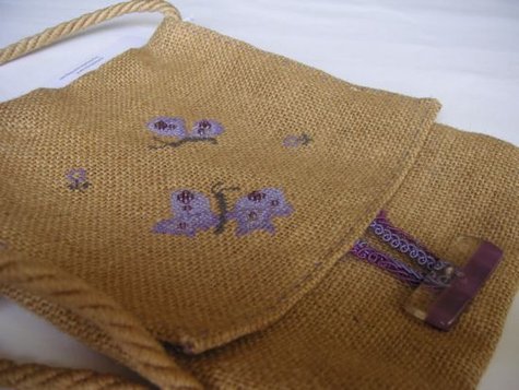 Sac_beesace_toile_de_jute_broderie_papillon__large