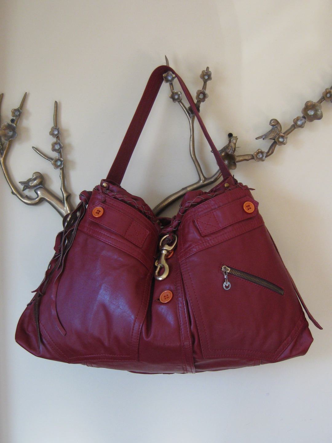Repurposed leather handbag – Sewing Projects | www.strongerinc.org