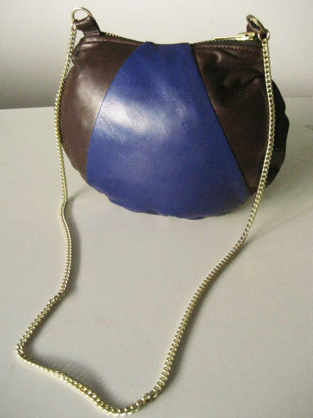 Lola_chain_sitting_1_large