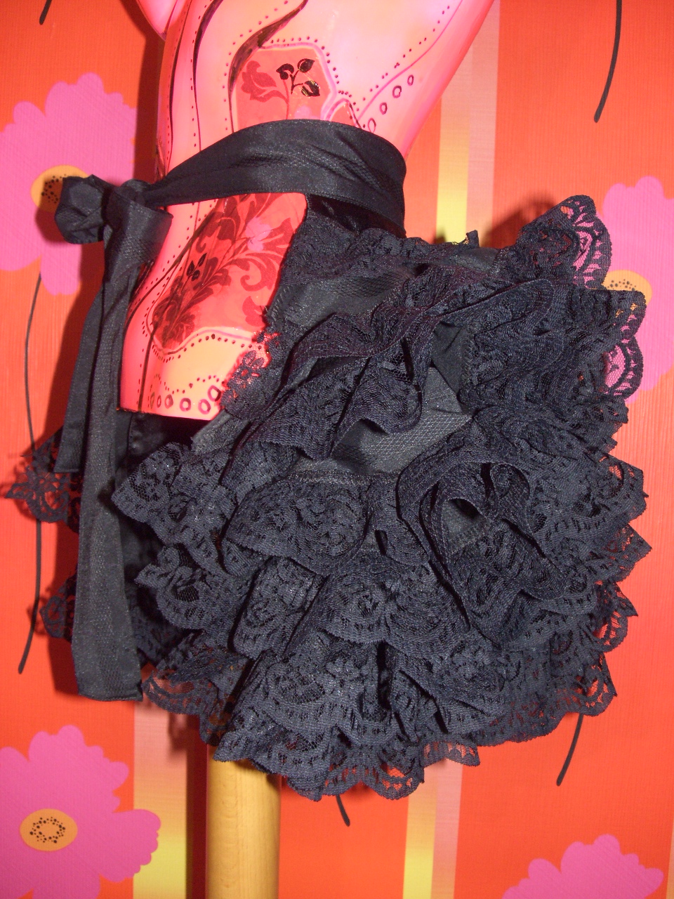 Victorian style black ruffle bustle – Sewing Projects | BurdaStyle.com