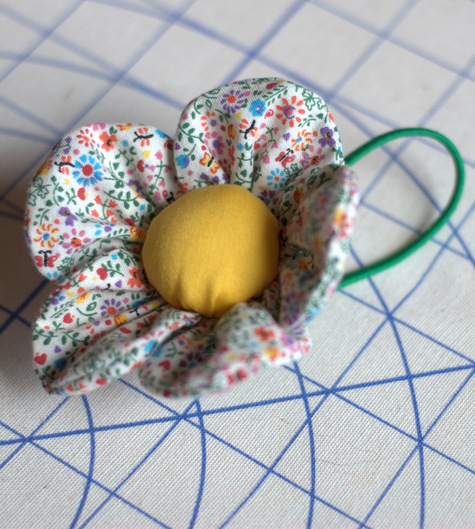Flower_pincusion_bracelet_nef_large