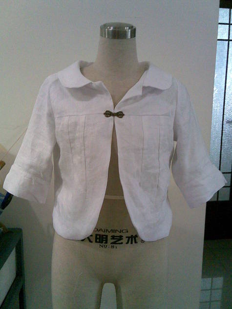 Simple_lined_white_jacket_large