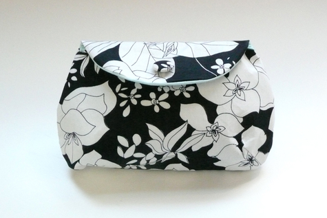 B_w_vintage_clutch_large