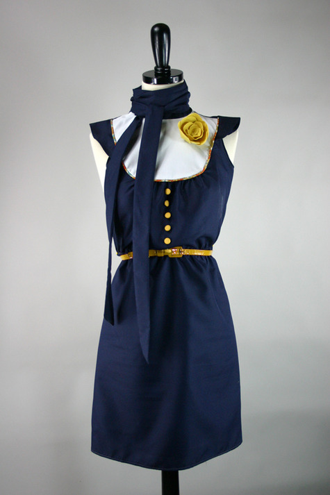 Detail_of_dress_large