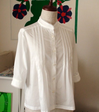 blouse with pleats