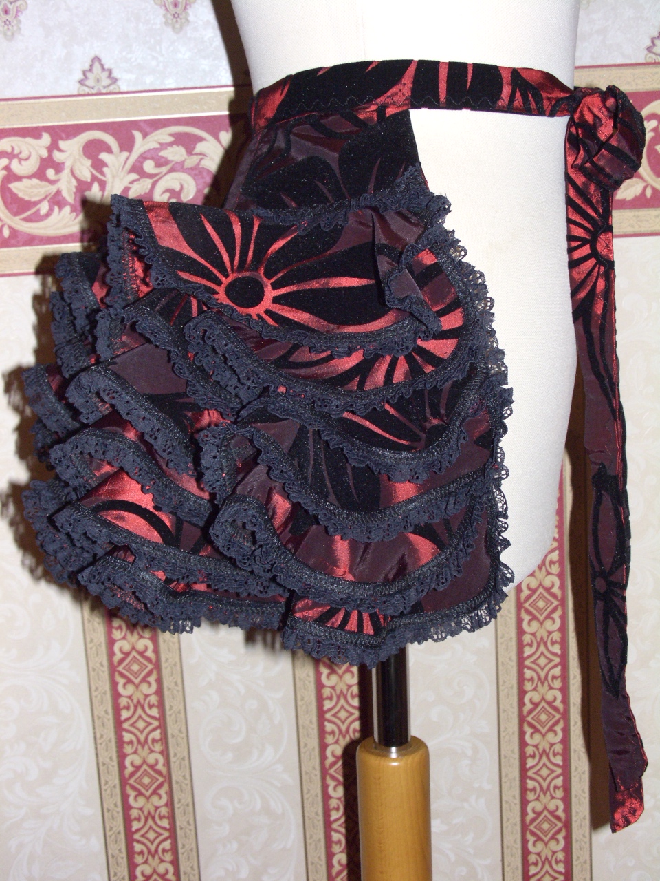 Burlesque ruffle bustle. Sewing Projects