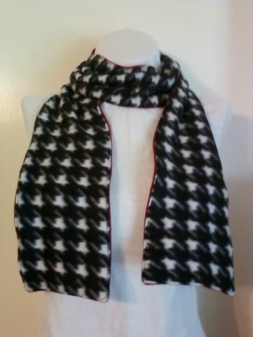 Scarf_houndstooth_large