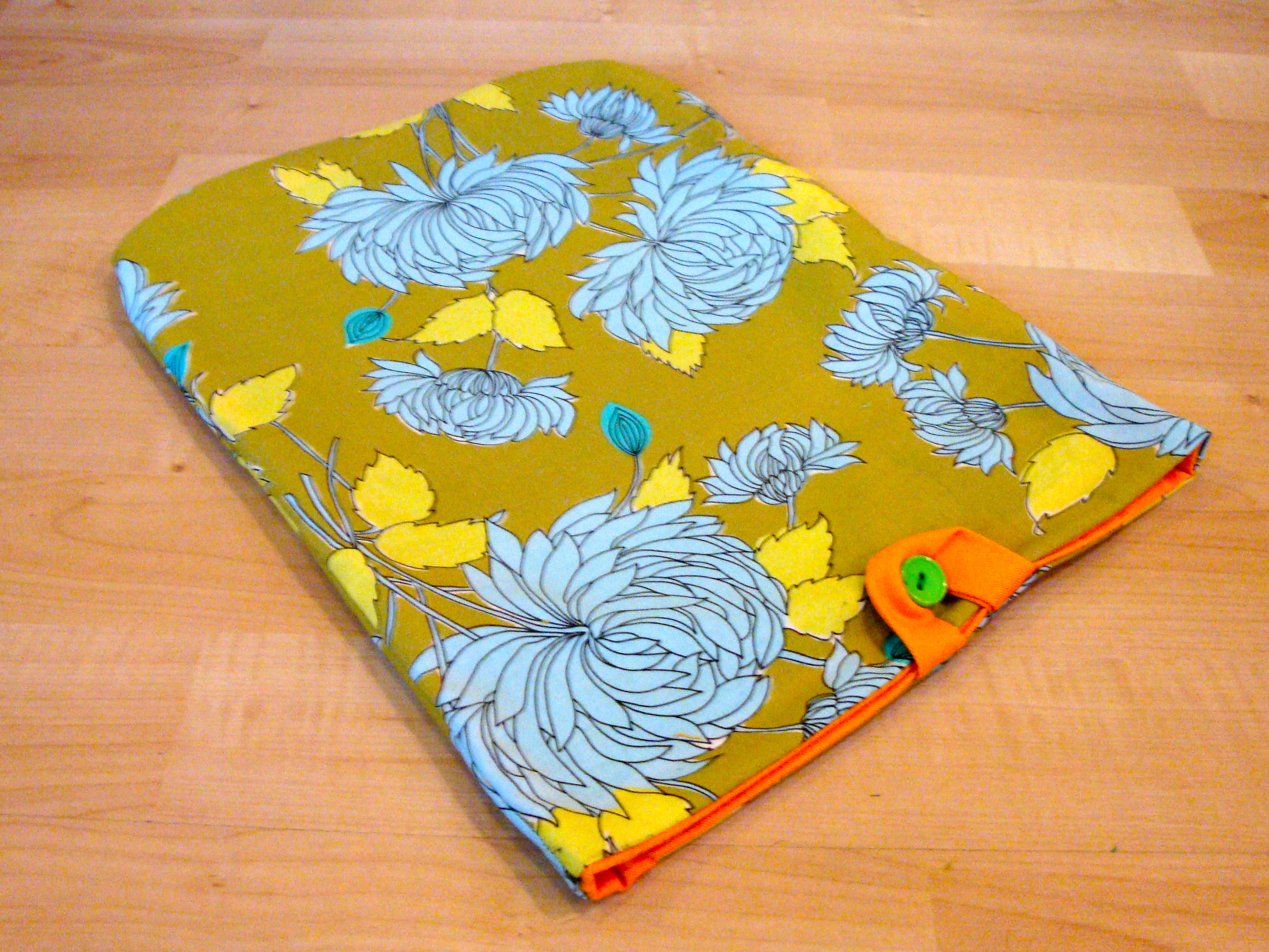 Laptop Sleeve with Button – Sewing Projects | BurdaStyle.com