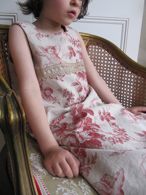 Cherub_sitting_large