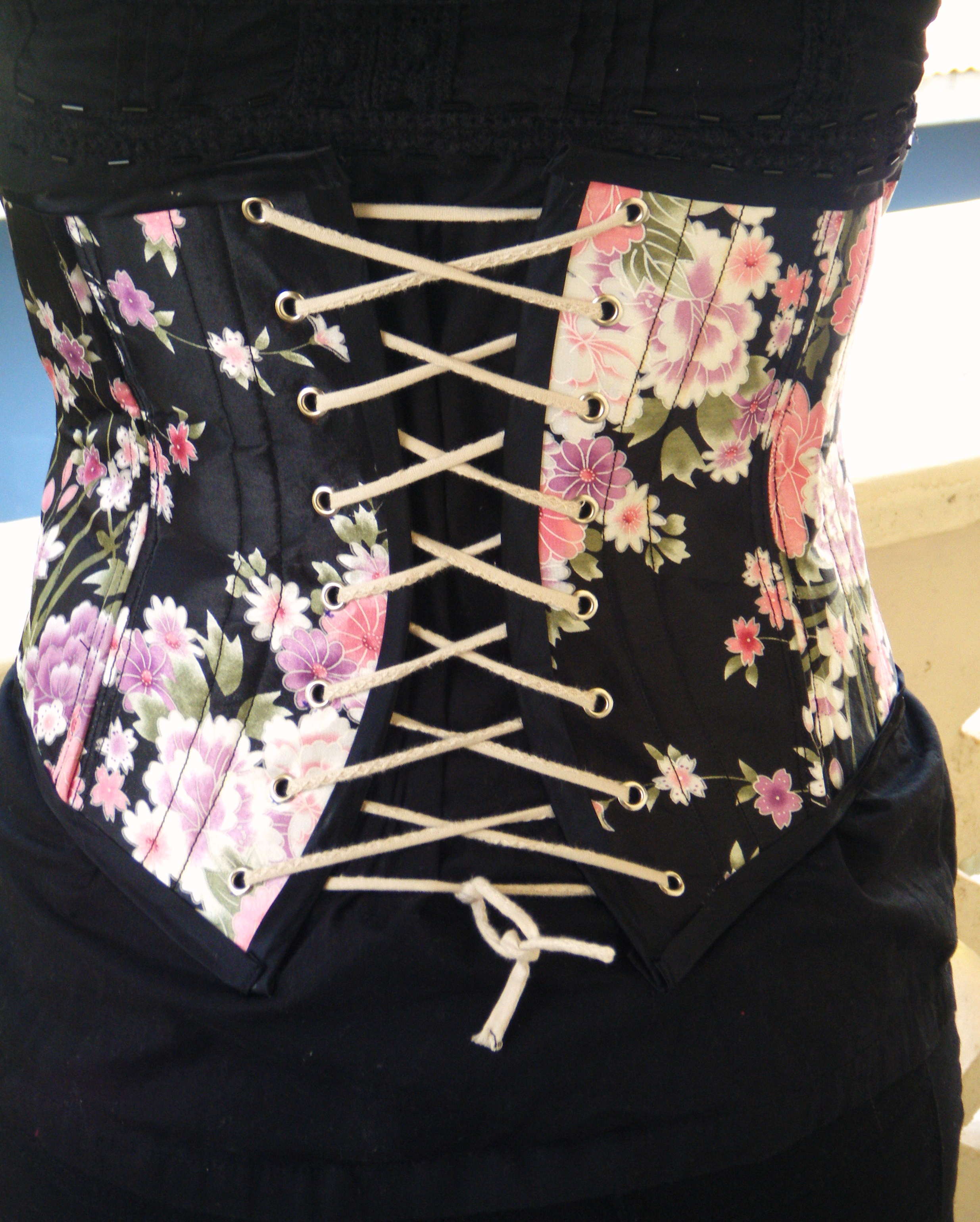 changing a zipper back to a corset