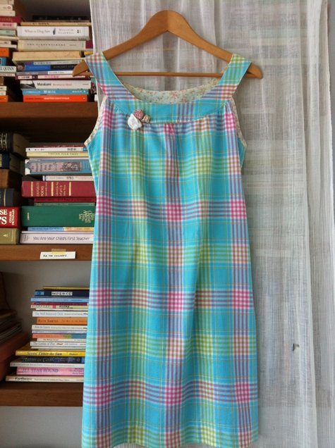 Checkered Dress with Sewn-on Flowers – Sewing Projects | BurdaStyle.com