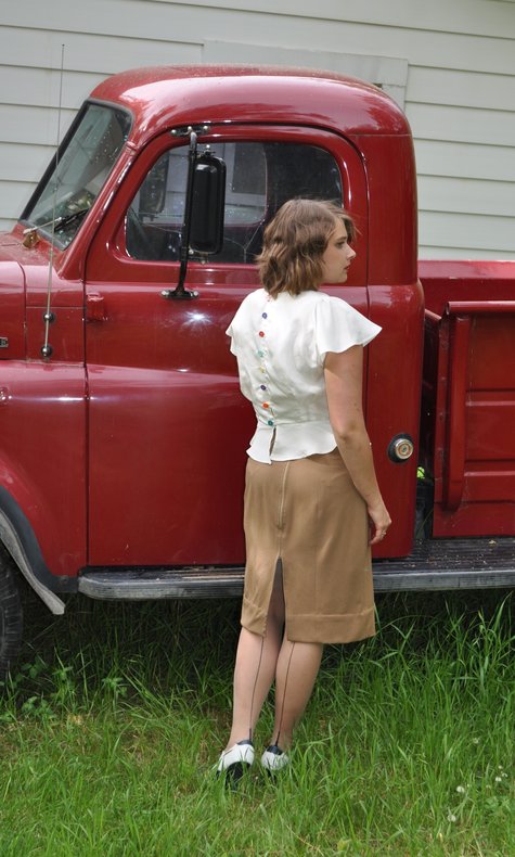 Back_white_blouse_large