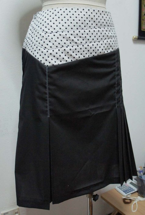3_panel_yoke_pleated_skirt_4_small_large
