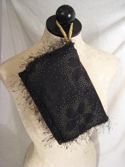 Black_golddotflower_rvclutch_outside_large