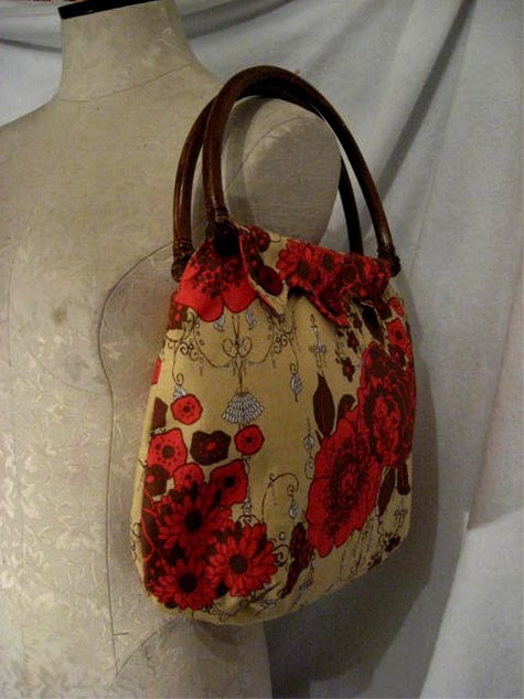 Redfloral_chandelierprint_brhandle_side_large