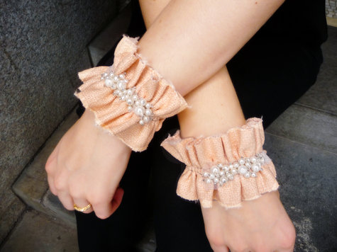 Ruffle_cuffs_alone_large