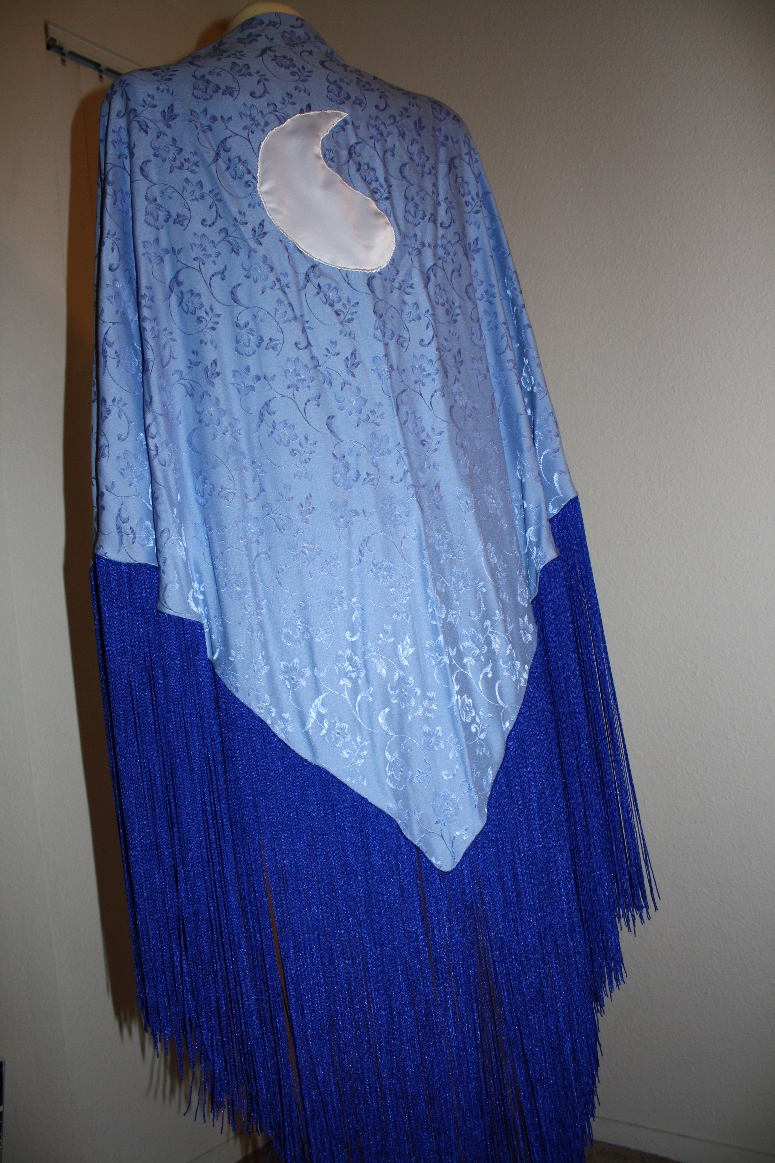 Aes Sedai Shawl Blue Ajah Sewing Projects BurdaStylecom Shawl fleece shawls easy sewing wraps wrap simple living diy pattern tuck fabric patterns instructions pretty website warm less than