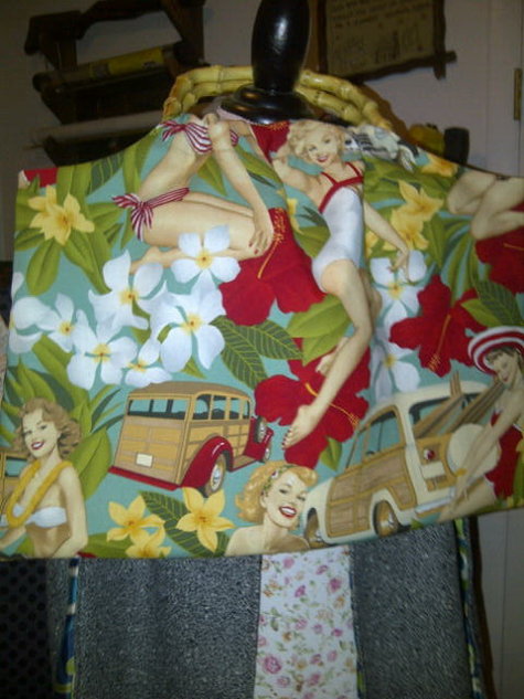 Pin_up_girl_beach_bag_large