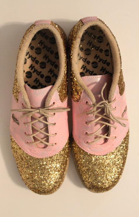 Cups_glitter_shoes_021_large