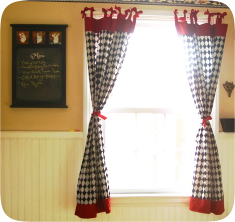 Freetutorial_retrobowcheckeredcurtains_large
