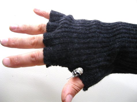 Gloves_from_jumper_sleeves_urbandon4_large
