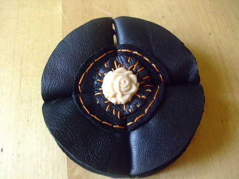 2012_1002sept2012brooches0008_large