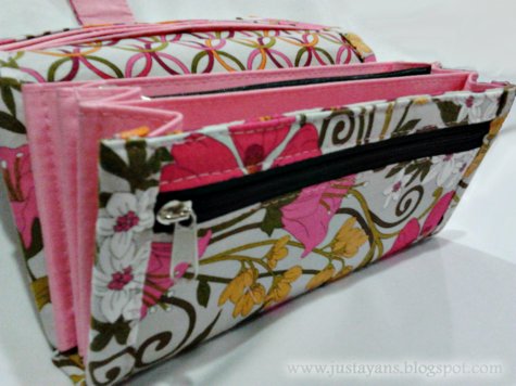 Accordian_wallet_in_tea_garden3__large