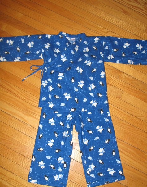 Polar-bear-bedtime-story-pyjamas-b_large