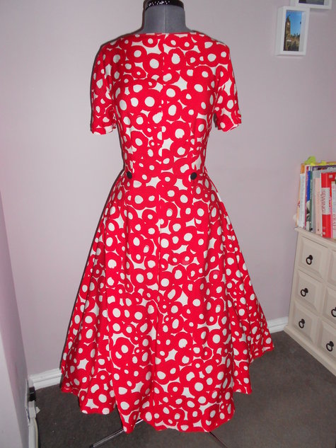 Dress_front_-_underskirt_large
