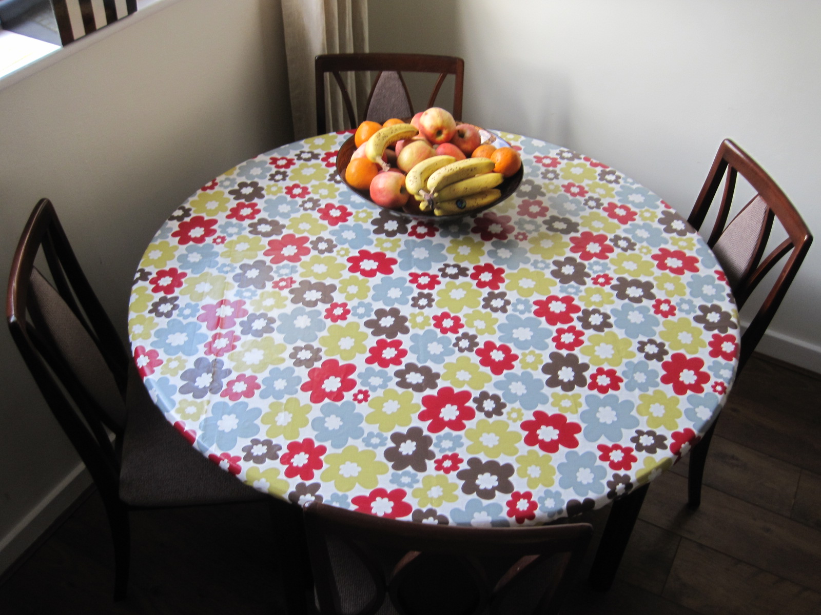 Fitted PVC / Vinyl Tablecloth - Round Table – Sewing Projects