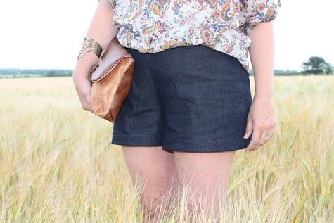 Hat_and_shorts_008_large