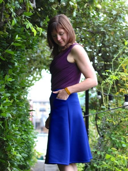 Blue_travel_skirt_-_left_side_hand_in_pocket_closeup_large