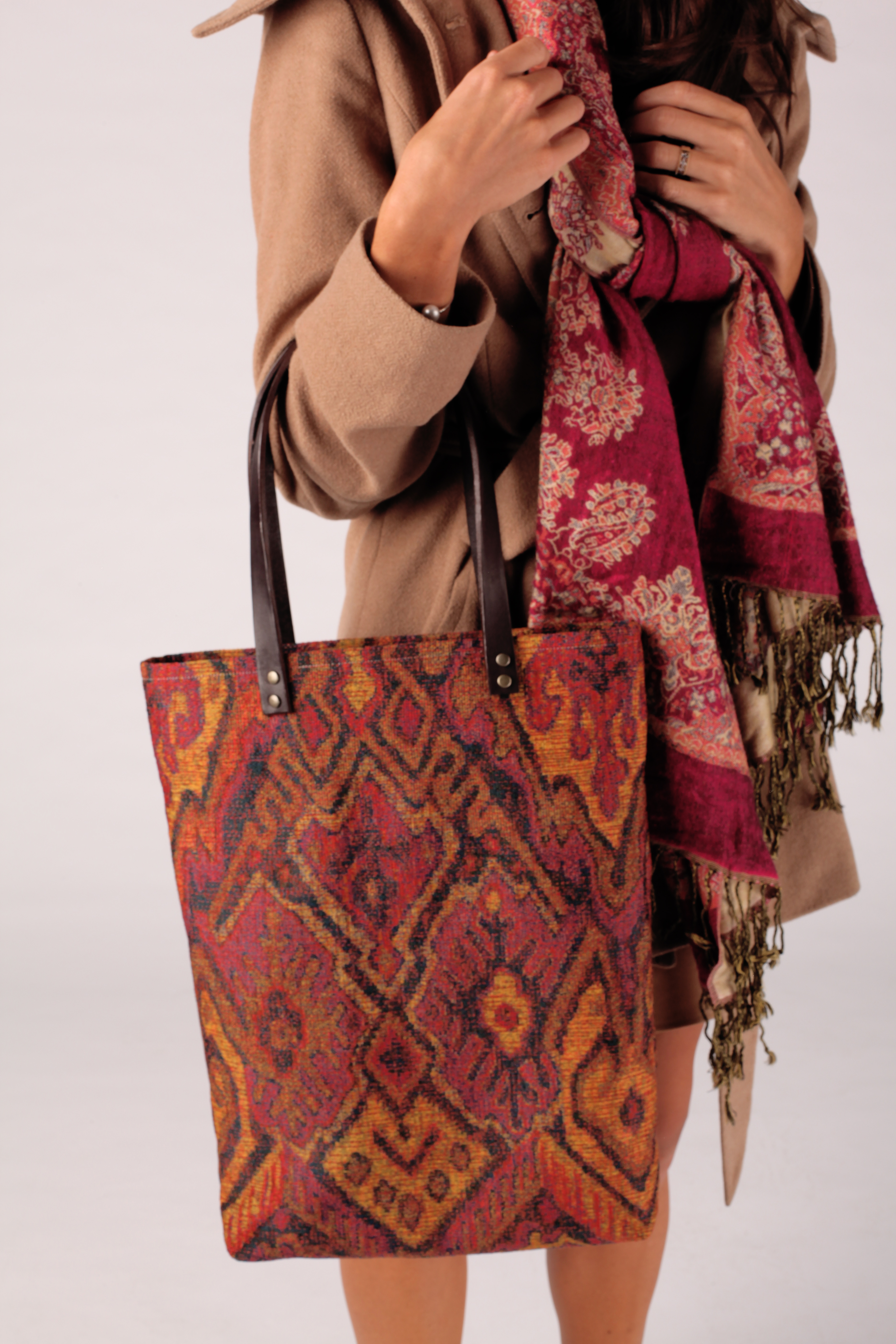 Kilim Canvas Tote Bag with Genuine Leather Straps – Sewing Projects | www.waterandnature.org