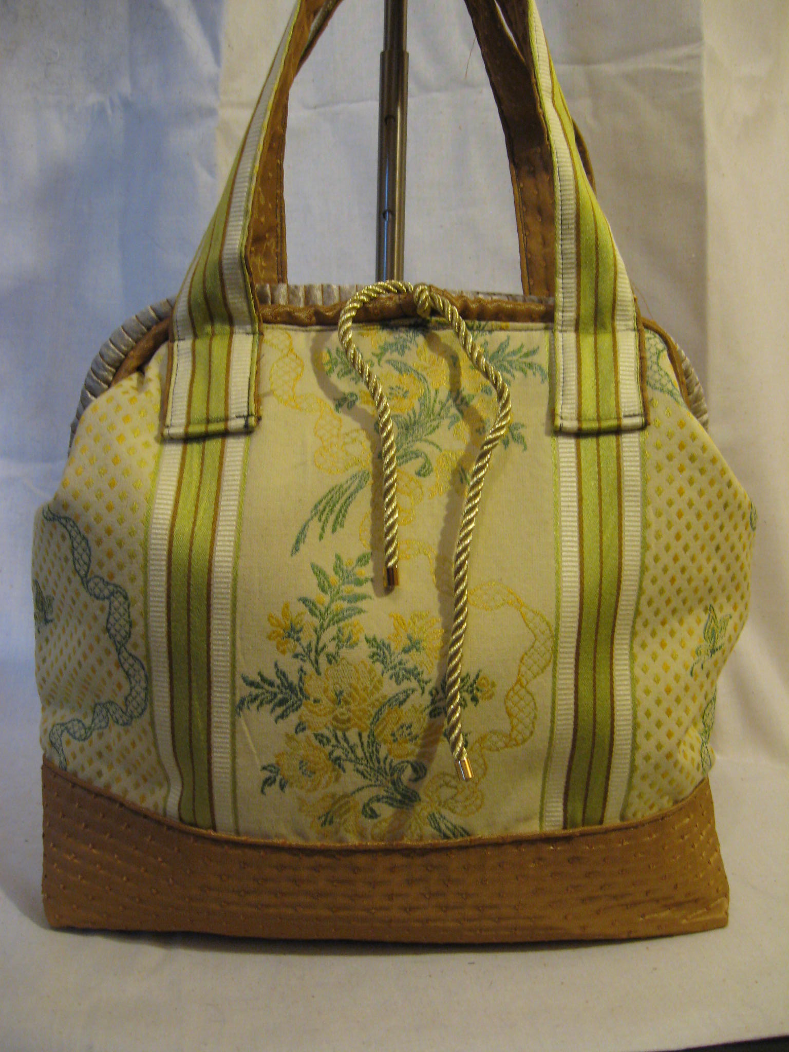 Retro Mary Poppins Carpet Bag in Vintage Cream Floral Upholstery with