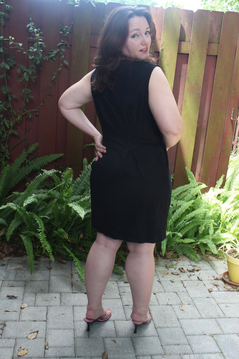 Pleated_sheath_dress_back_burda_large