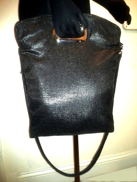 Shoppertote_blacksparkle_cutouthandle_front1_large