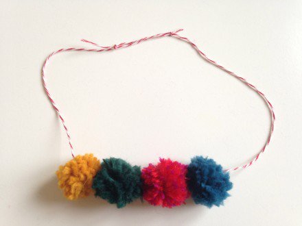 Pompom_necklace_large