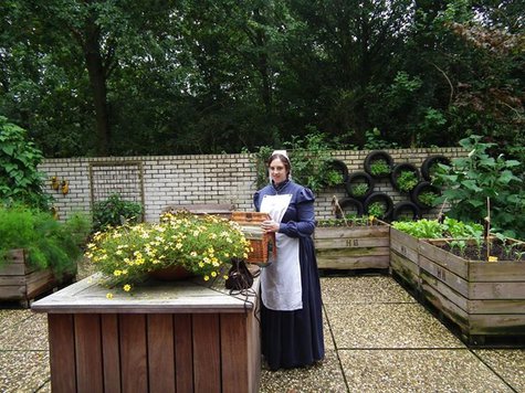 1890_nurse_large