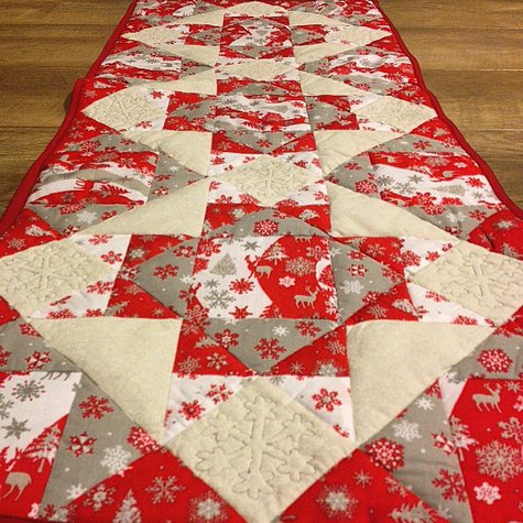 Christmas Table Runner 2015 – Sewing Projects | BurdaStyle.com