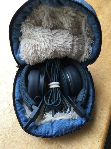 X_klaar_met_koptelefoon_en_kabel_large