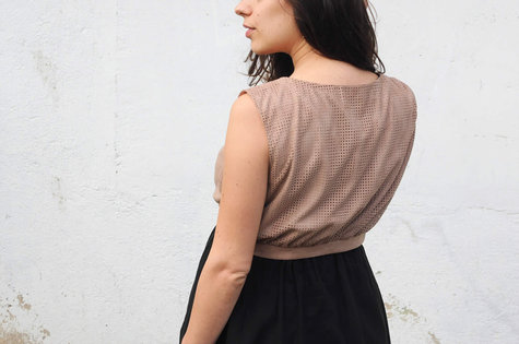 Ladulsatina_sewing-blog-cucito_aestiva-sleeveless-short-vest-wearologie-laser-cut-alcantara-and-silk_07_large